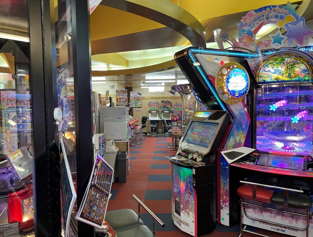 アドアーズイサゴ店のメダル料金＆設置メダルゲーム機種【お酒が飲める珍しいゲームセンター】